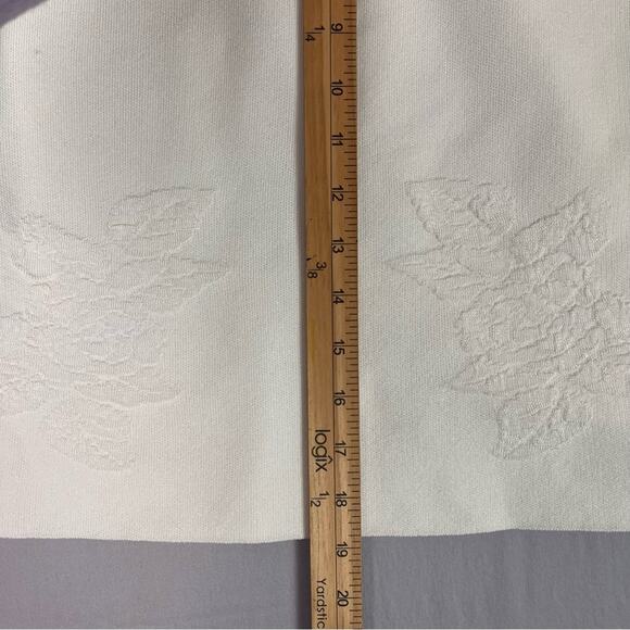 Stellaluna Knit Off Shoulder Sweater Womens Medium Ivory Raised 3D Floral NWT - Picture 10 of 12